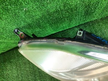 ФАРА НА TOYOTA ISIS ANM10G