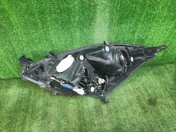 ФАРА НА TOYOTA ISIS ANM10G