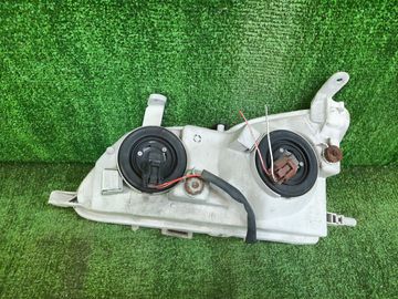 ФАРА НА TOYOTA GAIA SXM10G