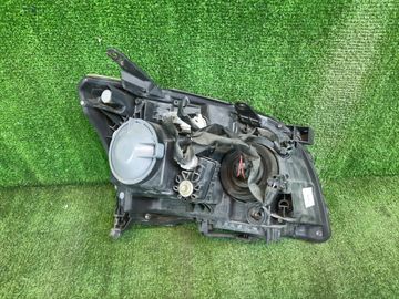 ФАРА НА TOYOTA AVENSIS AZT251