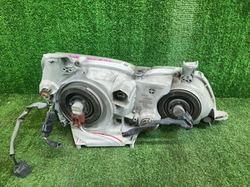 ФАРА НА TOYOTA GAIA SXM10G