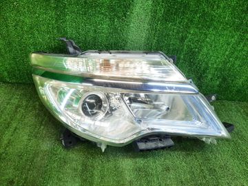 ФАРА НА NISSAN SERENA C26