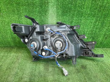 ФАРА НА NISSAN SERENA C26