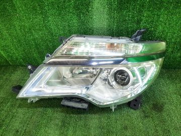 ФАРА НА NISSAN SERENA C26