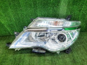 ФАРА НА NISSAN SERENA C26