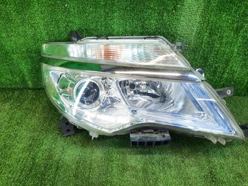 ФАРА НА NISSAN SERENA C26