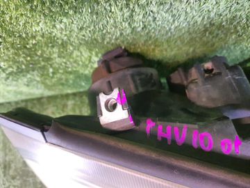 ФАРА НА NISSAN TINO V10