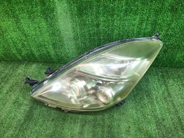 ФАРА НА TOYOTA ISIS ANM10G