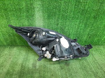 ФАРА НА TOYOTA ISIS ANM10G