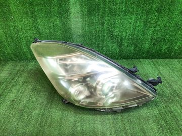 ФАРА НА TOYOTA ISIS ANM10G