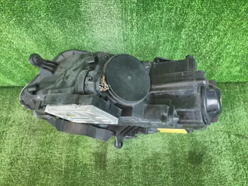 ФАРА НА VOLKSWAGEN TOURAN 1T1