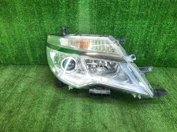 ФАРА НА NISSAN SERENA C26