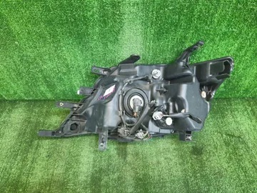 ФАРА НА NISSAN SERENA C26