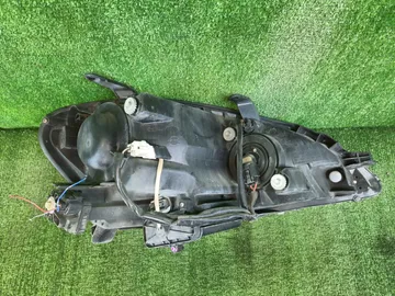 ФАРА НА TOYOTA IPSUM ACM21W