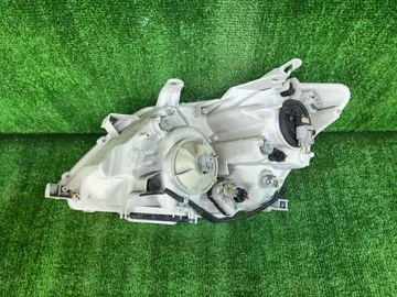 ФАРА НА TOYOTA PREMIO ZRT260