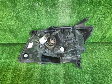 ФАРА НА TOYOTA AVENSIS AZT250