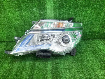 ФАРА НА NISSAN SERENA C26