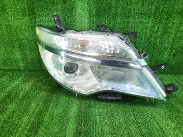 ФАРА НА NISSAN SERENA C26