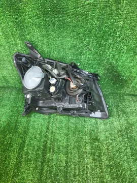 ФАРА НА TOYOTA AVENSIS AZT251