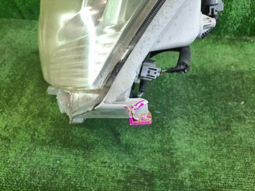 ФАРА НА TOYOTA PREMIO ZRT260