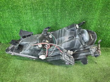 ФАРА НА TOYOTA IPSUM ACM21W