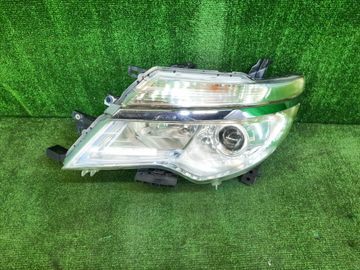 ФАРА НА NISSAN SERENA C26