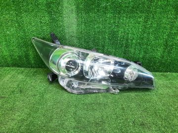 ФАРА НА TOYOTA WISH ZGE21