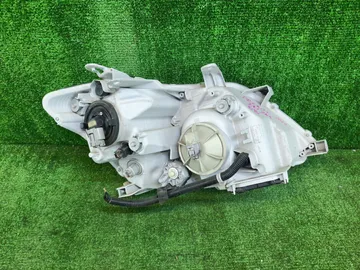 ФАРА НА TOYOTA PREMIO ZRT265