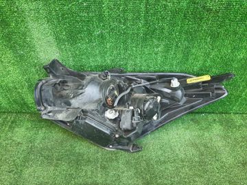 ФАРА НА TOYOTA WISH ZNE10