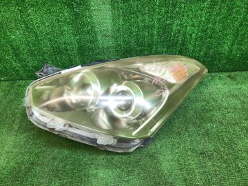ФАРА НА TOYOTA WISH ZNE10
