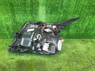 ФАРА НА TOYOTA VOXY ZRR70