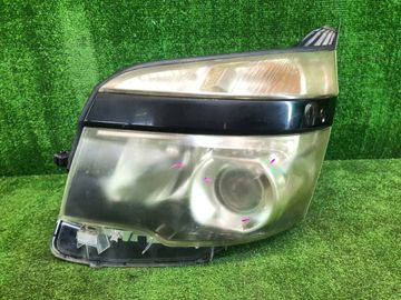 ФАРА НА TOYOTA VOXY ZRR70