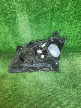 ФАРА НА TOYOTA AVENSIS AZT251