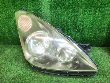 ФАРА НА TOYOTA WISH ZNE10