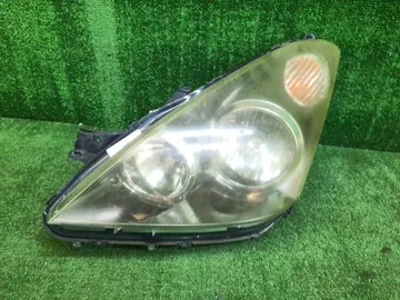 ФАРА НА TOYOTA WISH ZNE10
