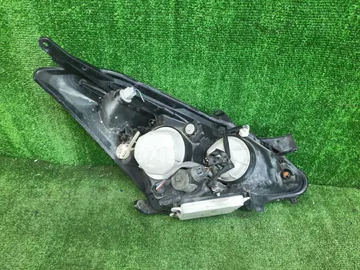 ФАРА НА TOYOTA WISH ZNE10