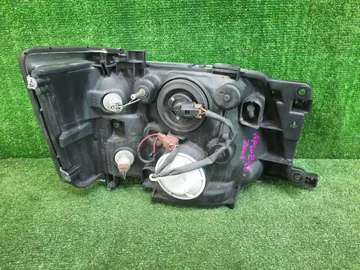 ФАРА НА NISSAN ELGRAND E50