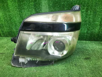 ФАРА НА TOYOTA VOXY ZRR70