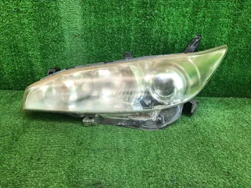 ФАРА НА TOYOTA WISH ZGE21