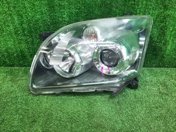 ФАРА НА TOYOTA AVENSIS AZT251