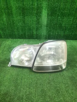 ФАРА НА TOYOTA PROGRES JCG10