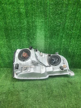 ФАРА НА TOYOTA PROGRES JCG10