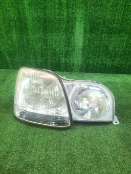ФАРА НА TOYOTA PROGRES JCG10