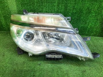 ФАРА НА NISSAN SERENA C26