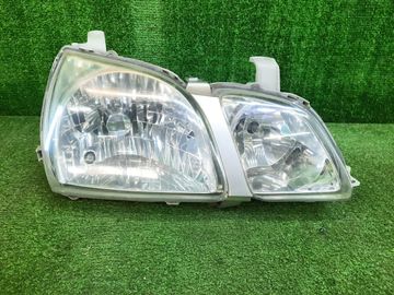 ФАРА НА TOYOTA GAIA SXM10G