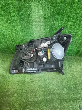 ФАРА НА TOYOTA AVENSIS AZT251