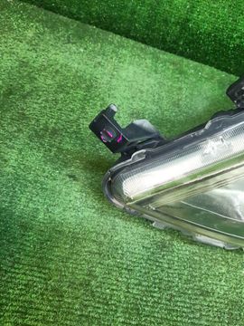 ФАРА НА TOYOTA ISIS ANM10G