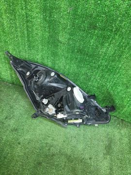 ФАРА НА TOYOTA ISIS ANM10G