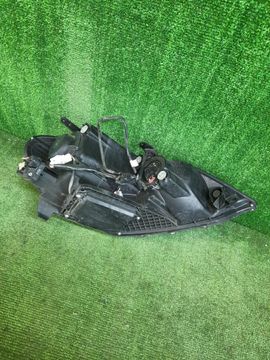 ФАРА НА TOYOTA IPSUM ACM21W