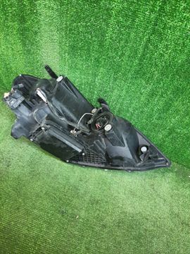 ФАРА НА TOYOTA IPSUM ACM21W